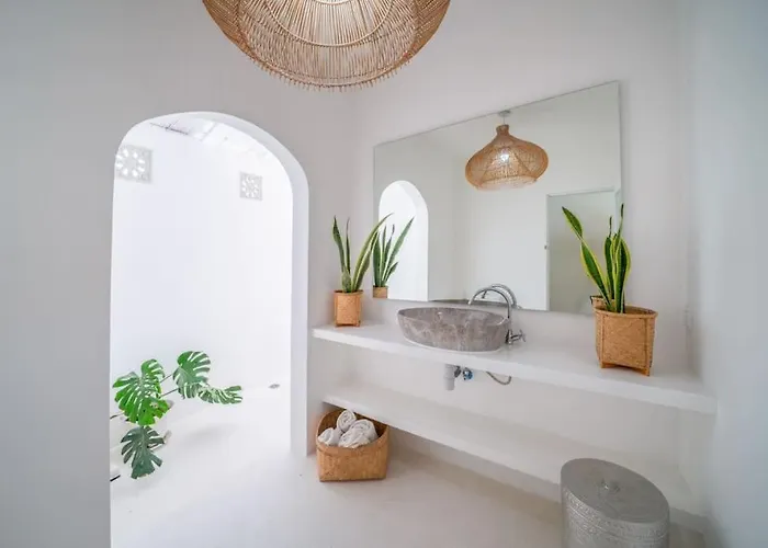 Lovely 3 Bedroom With Private Pool Villa Canggu (Bali)